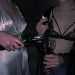 美女露胸白分之百无遮挡
