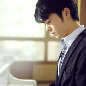 美女露胸白分之百无遮挡
